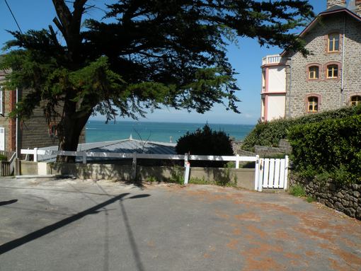  pin parasol et vue sur la mer, saint Enogat